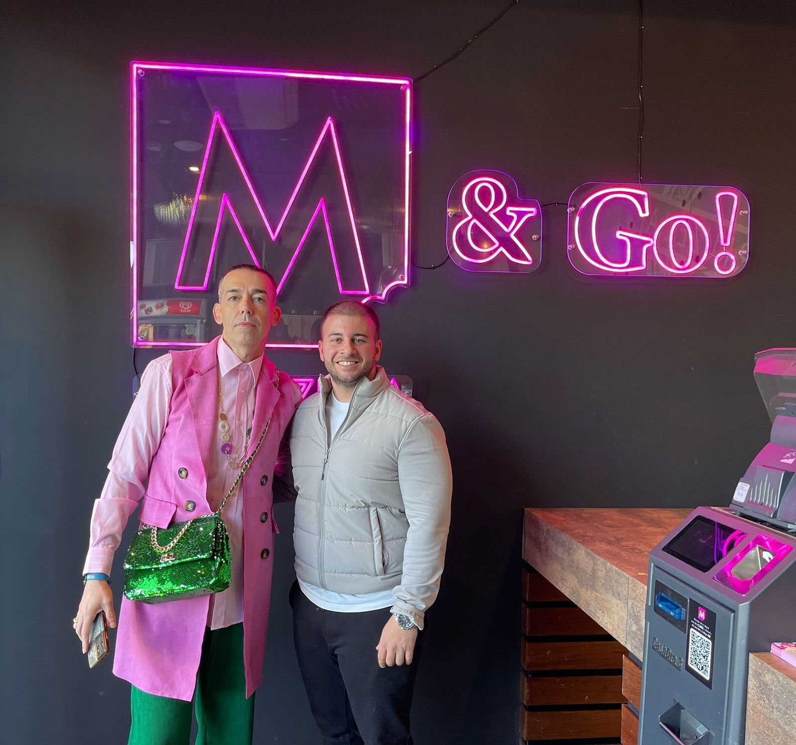 David Calleja con Alejandro Zambrana, de la pizzería Marruzella.