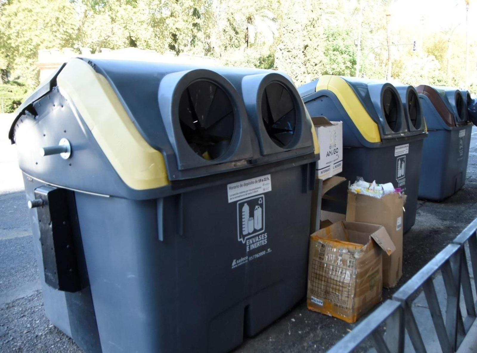 Contenedores de Sadeco.