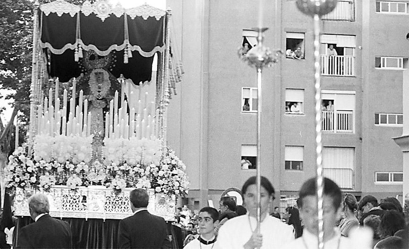 2001. La Virgen de la Amargura tras la salida procesional