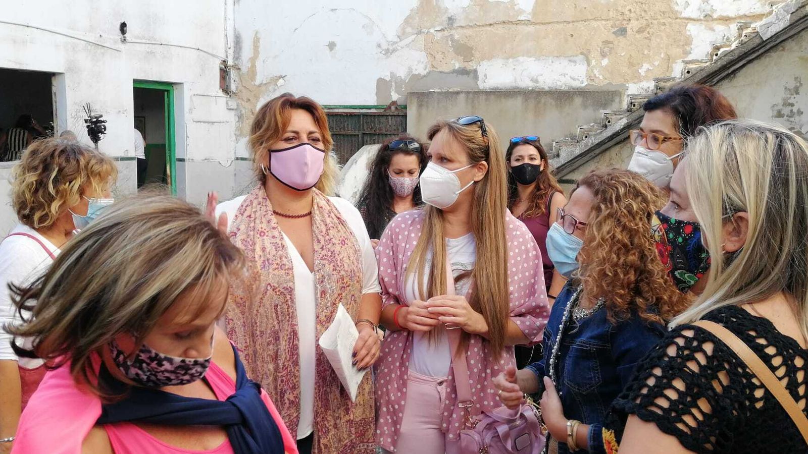 Elena Amaya comparte recuerdos con antiguos alumnos