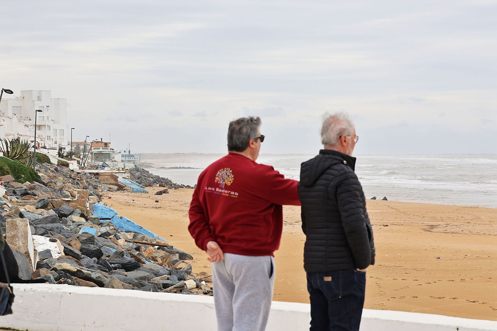 Las fotografías del aporte de arena para regenerar la playa de Matalascañas