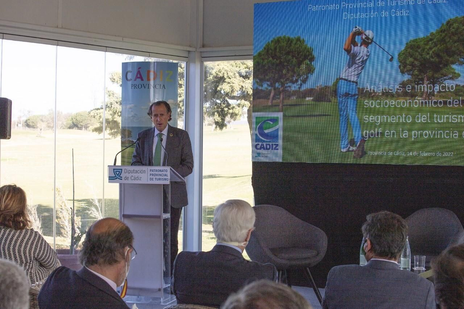 José María Román, presentando el informe este lunes.