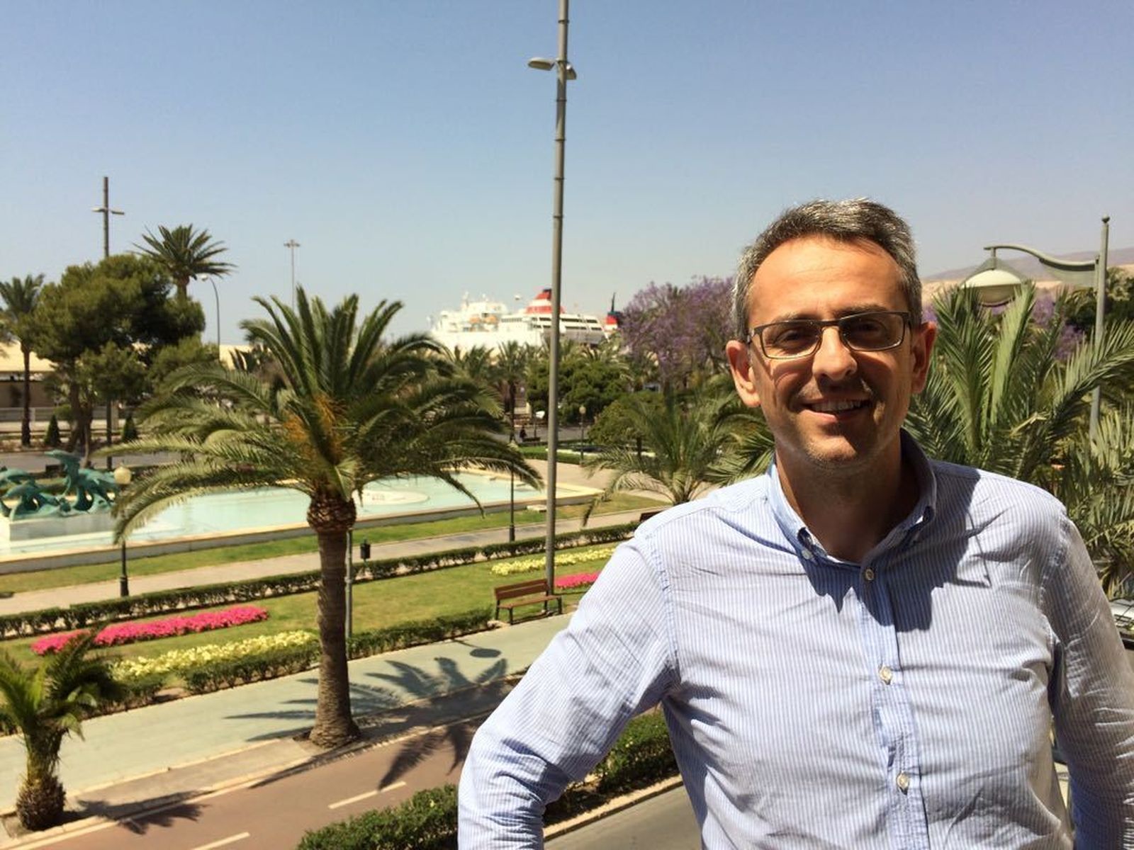 José Díaz, decano del COAA.