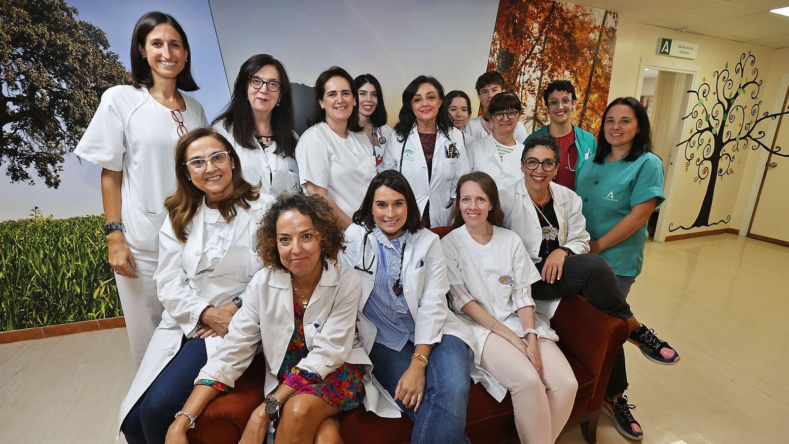 Foto de familia de los equipos de Soporte de Cuidados Paliativos Domiciliarios. Foto de familia de los equipos de Soporte de Cuidados Paliativos Domiciliarios.