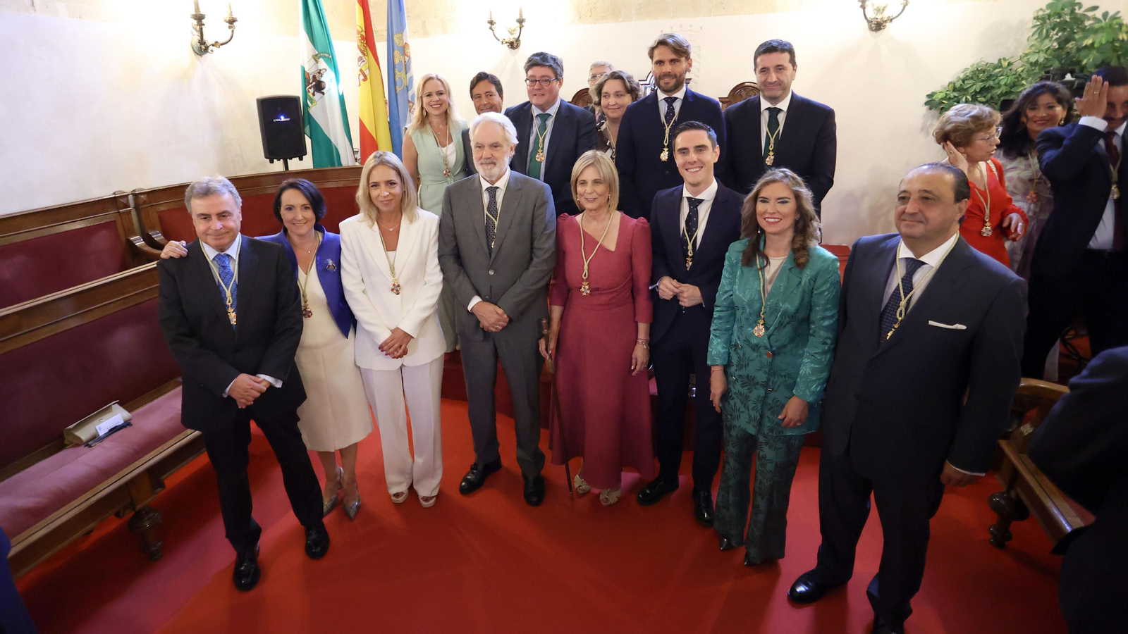 Los miembros del gobierno del PP, tras su toma de posesión. Los miembros del gobierno del PP, tras su toma de posesión.