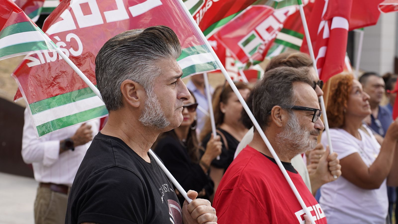 Fotos de la concentración para la reducción de la jornada laboral en el edificio nexus de Algeciras