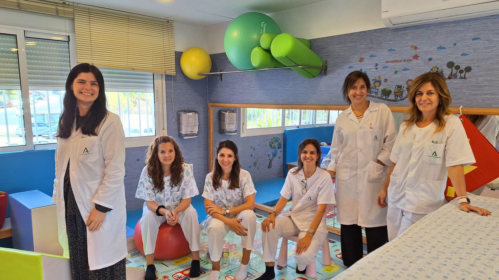 Profesionales de la Unidad de Rehabilitación Infantil del hospital Infanta Elena. Profesionales de la Unidad de Rehabilitación Infantil del hospital Infanta Elena.