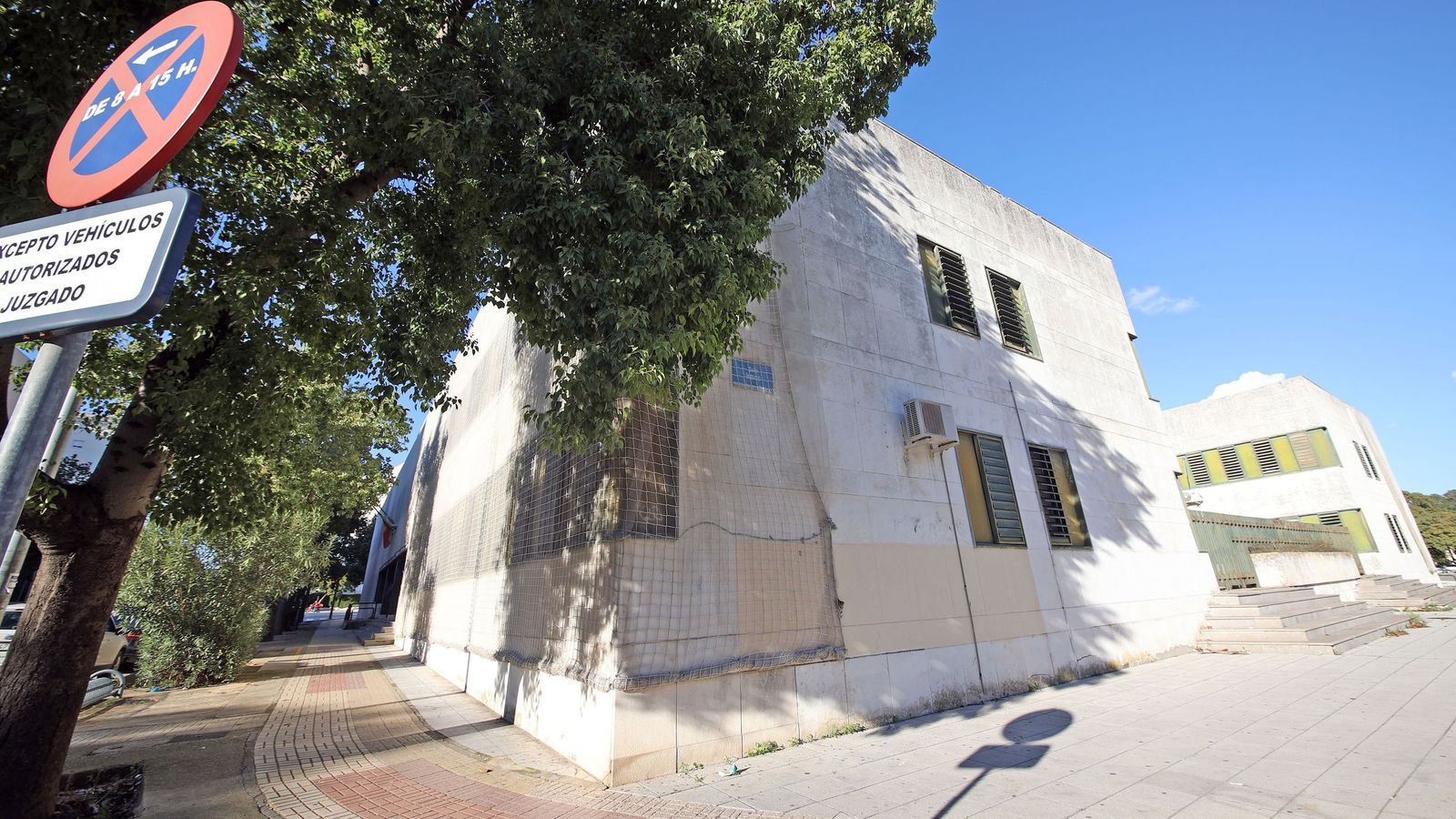 Exterior de los juzgados de García Figueras