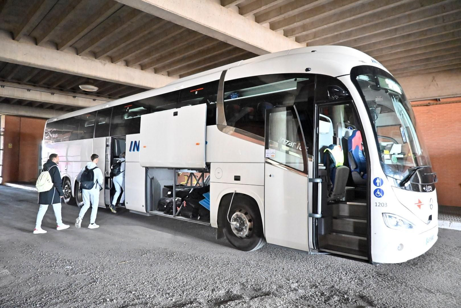 Imágenes de la salida del autobús del Recre hacia Jaén