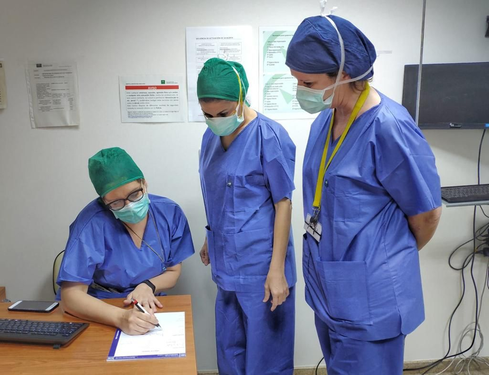 El trabajo en las Urgencias del Reina Sofía, retratado por los propios profesionales