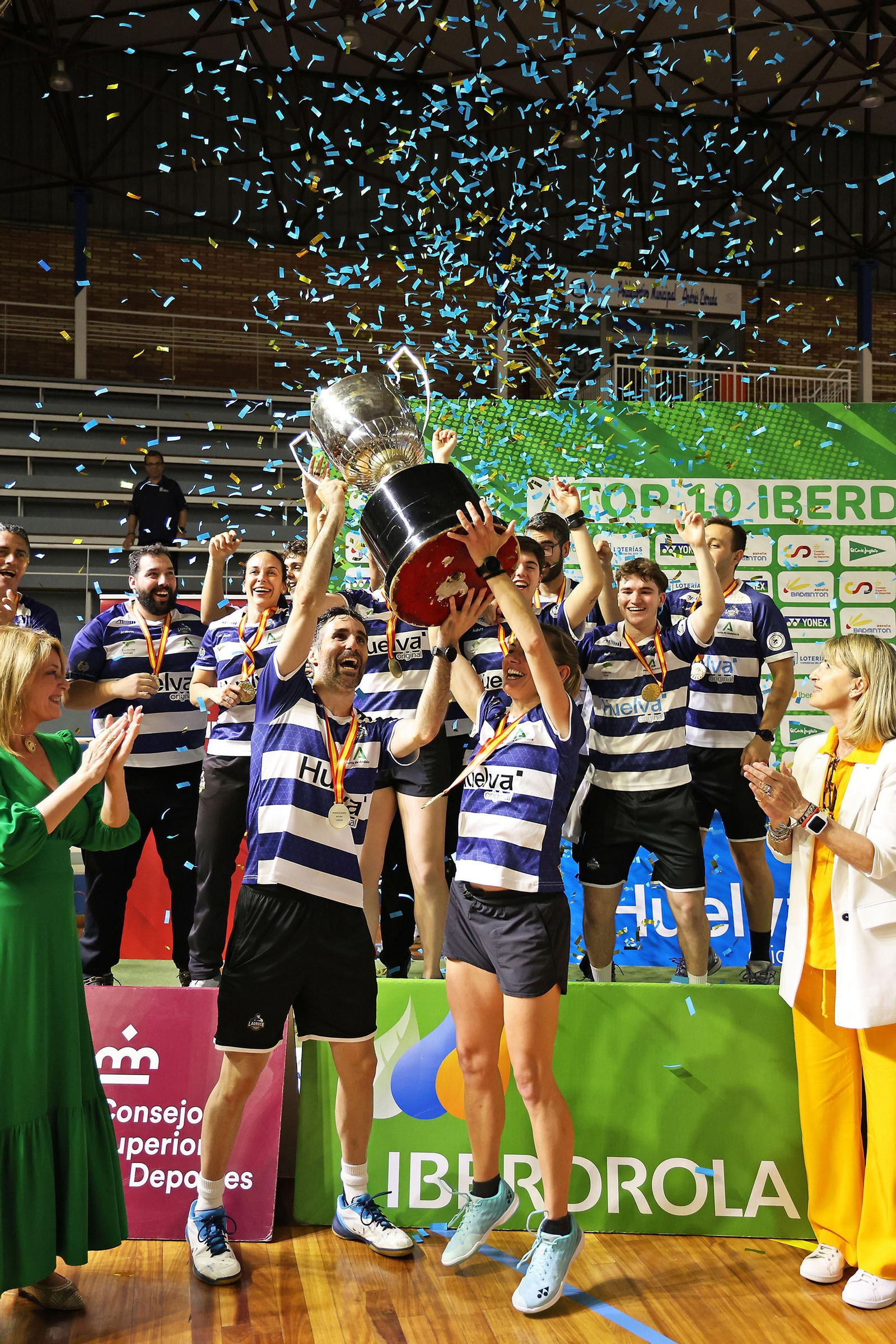 Imágenes de la final de liga de bádminton entre el IES La Orden y La RInconada