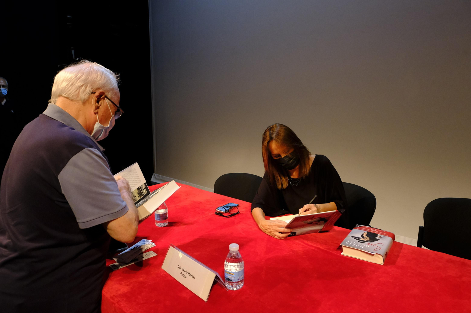 Fotogalería del Diario de los Libros, con María Dueñas. Almería