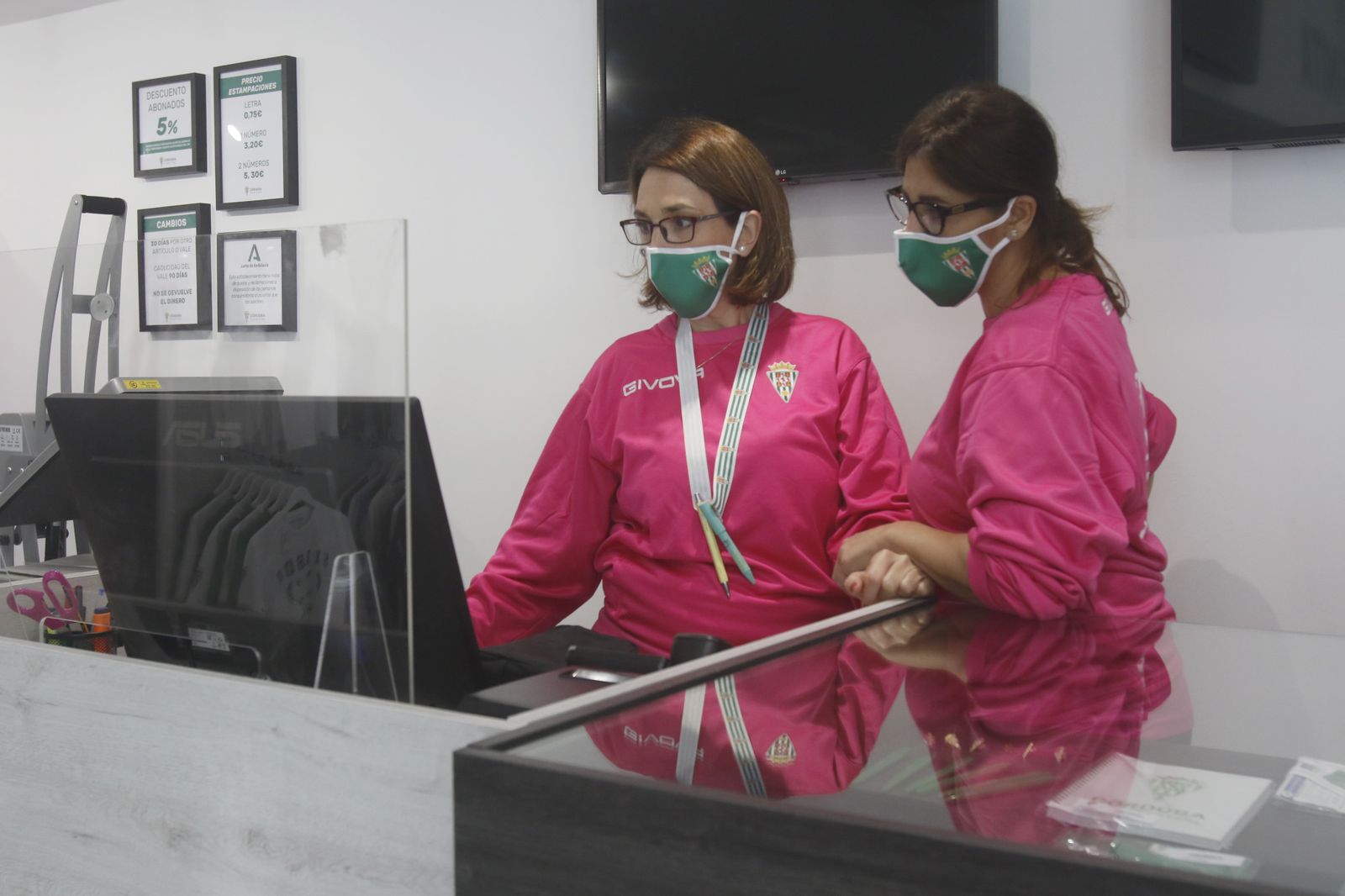 Las imágenes de la tienda oficial del Córdoba CF en el centro