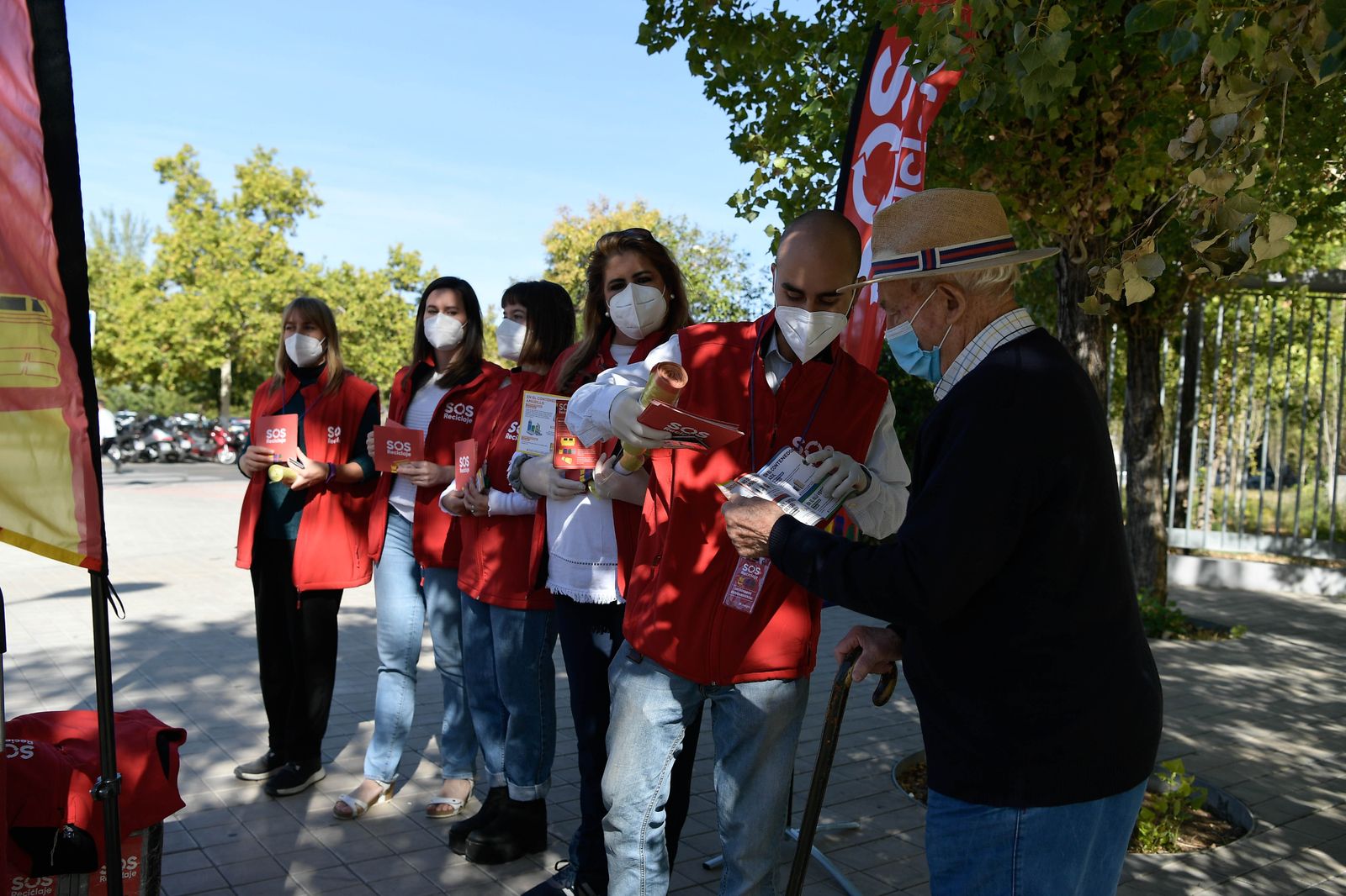Fotos de la campaña 'Sos reciclaje' en Granada