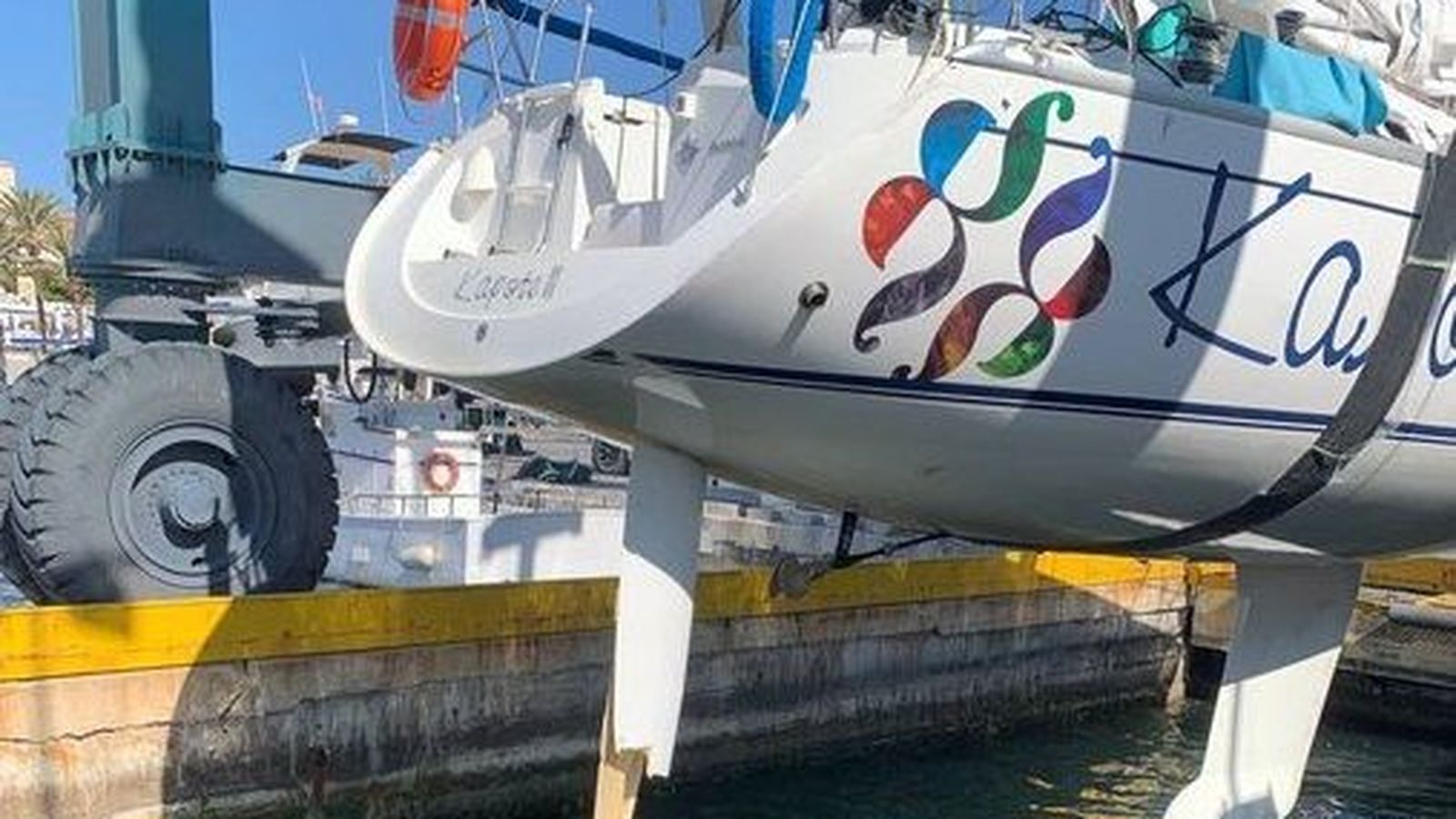 Imagen del timón del 'Kapote Tercero' tras ser atacado por orcas.