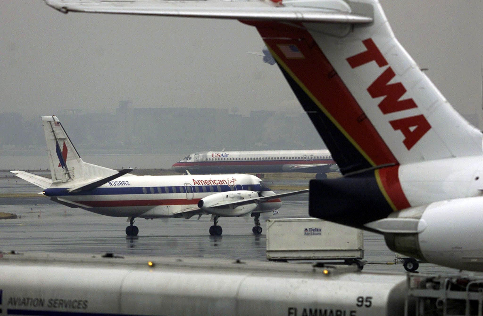 Aviones en pista en un aeropuerto estadounidense.