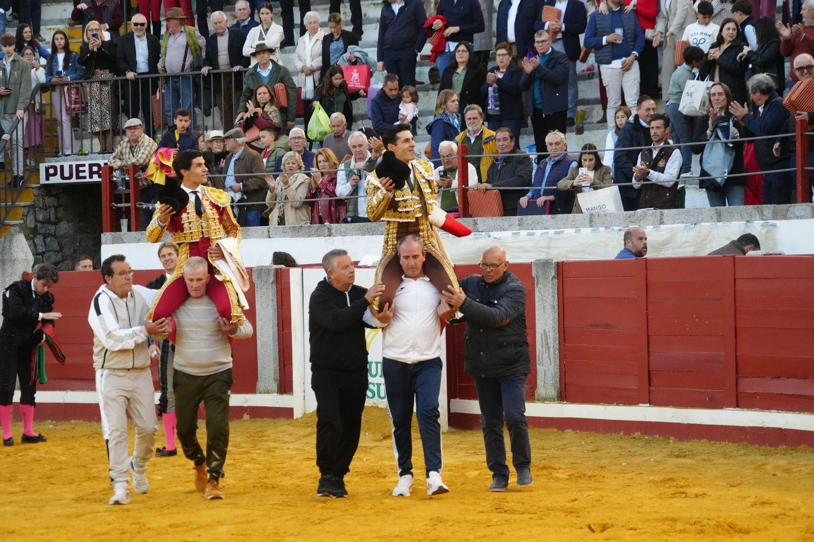 La corrida de primavera con Talavante, Pablo Aguado y Juan Ortega en Pozoblanco, en imágenes