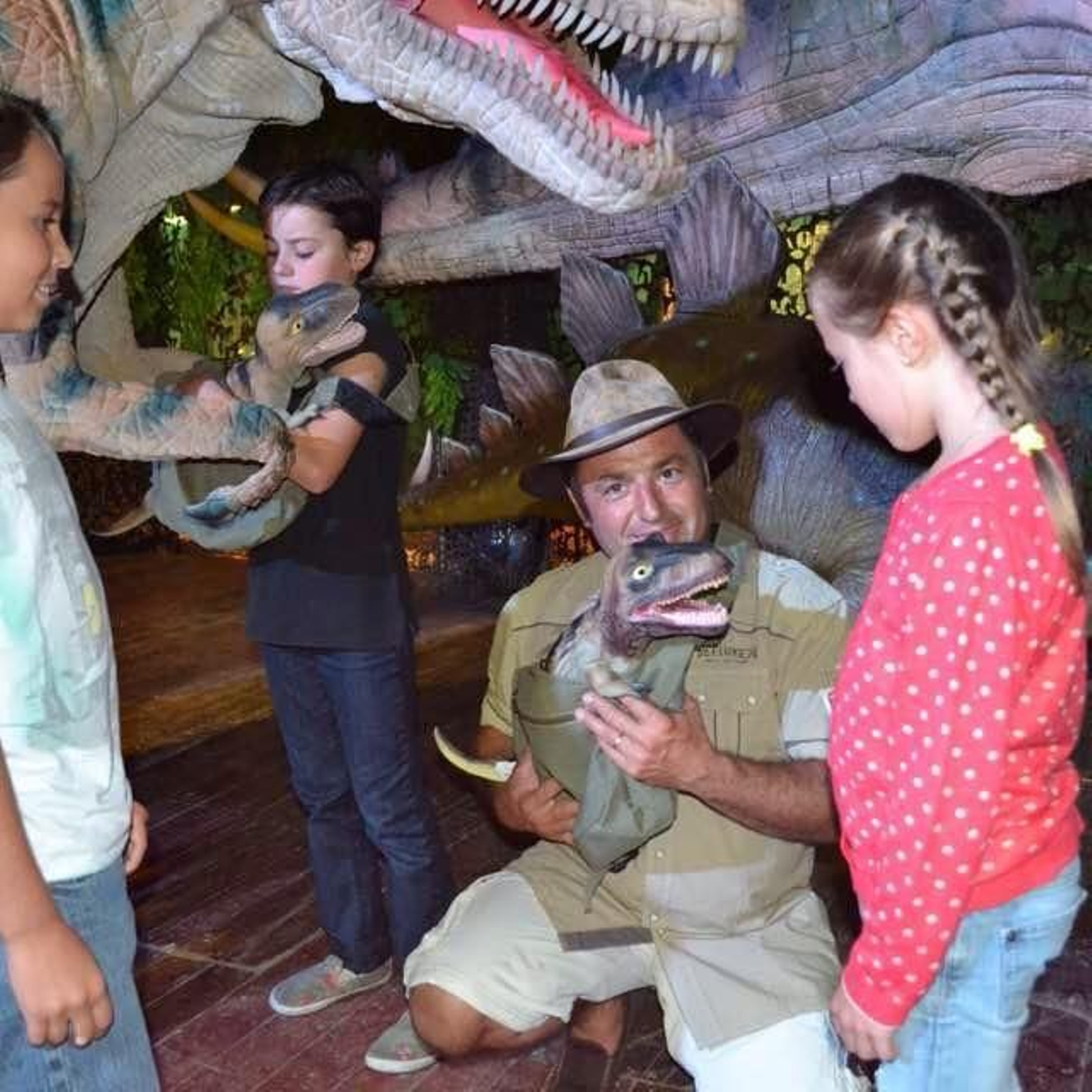 Exposición de dinosaurios en el Estadio de la Cartuja, Dino Expo XXL.