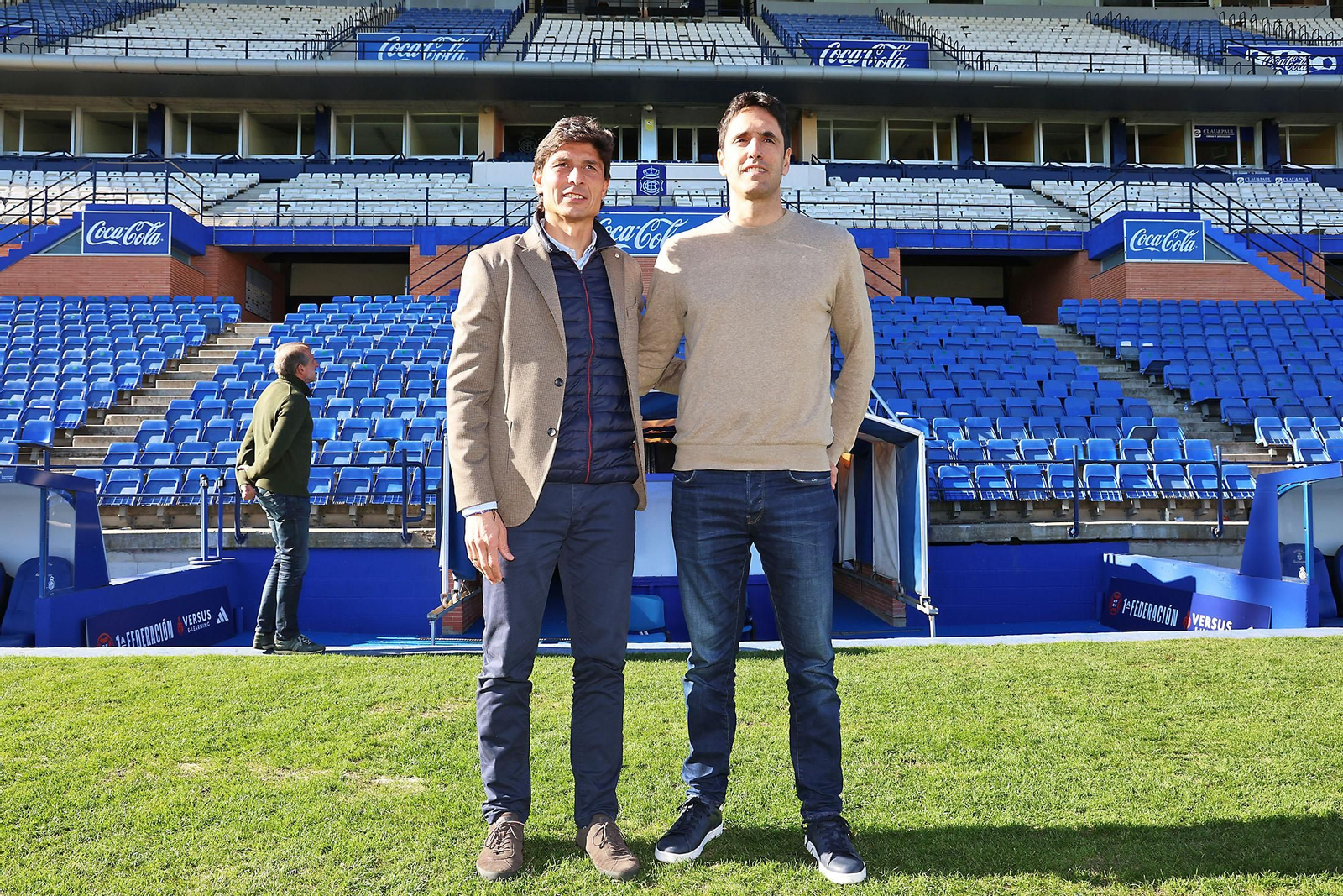 Imágenes de la Presentación de Íñigo Vélez como nuevo entrenador del Recreativo de Huelva