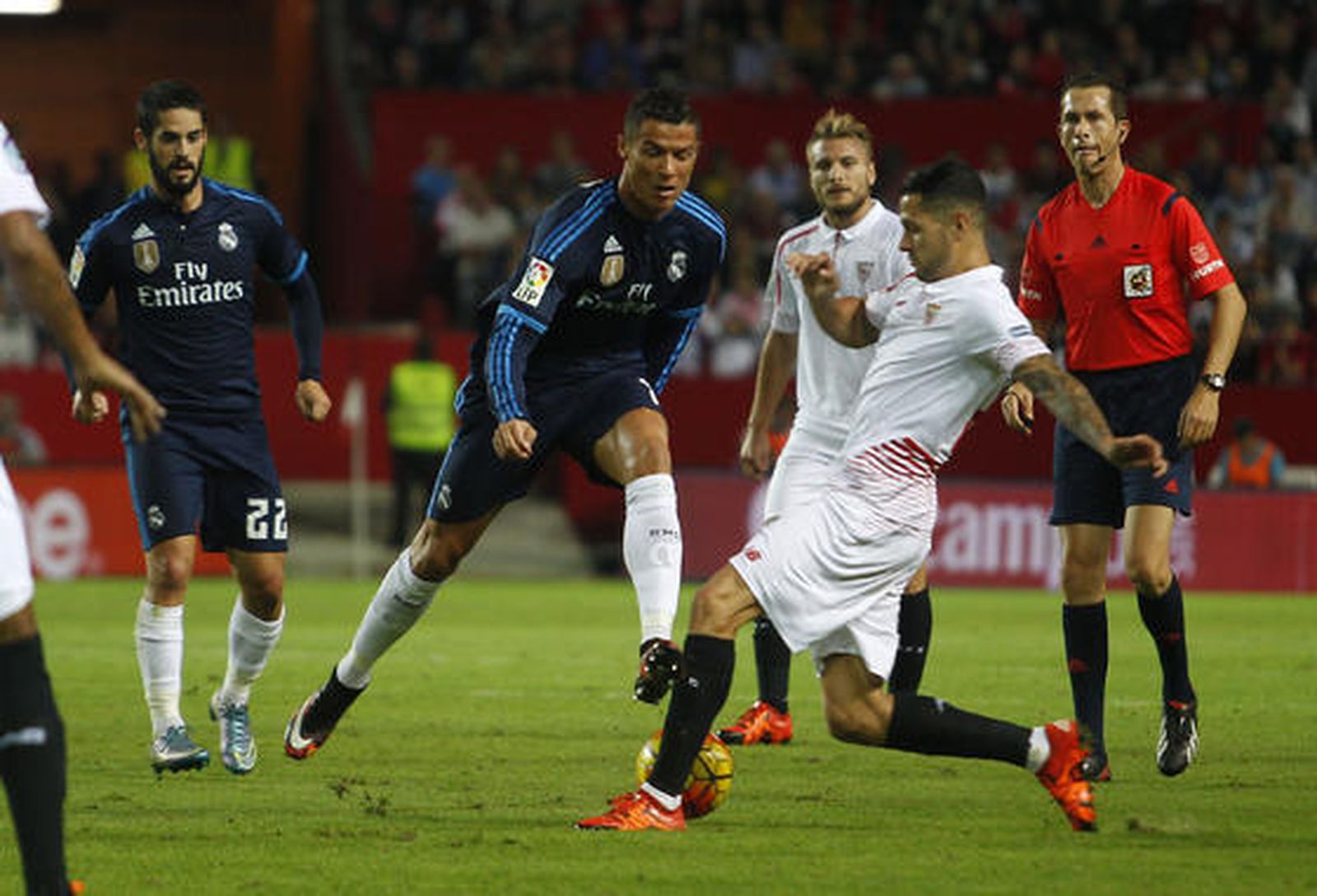 El Real Madrid pincha en Sevilla (3-2)