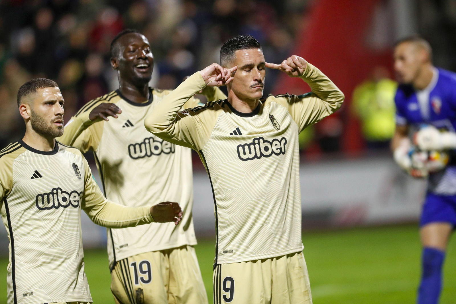 El motrileño celebra el gol ante el Arosa El motrileño celebra el gol ante el Arosa