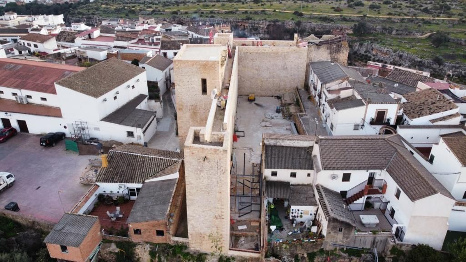 Vista aérea de Hornachuelos, con el Castillo en primer término.