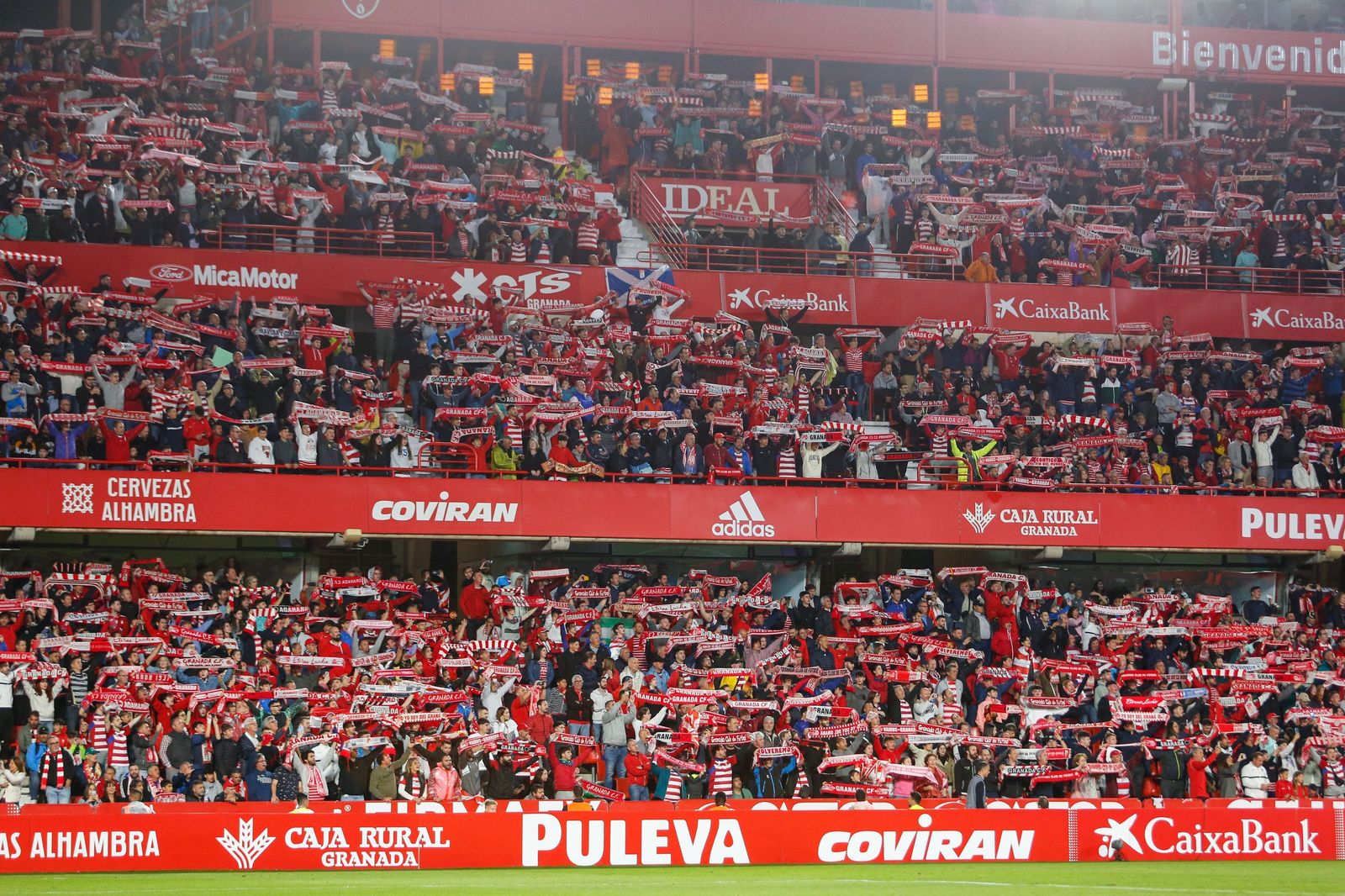 La afición rojiblanca podrá viajar a los campos de Primera a precios asequibles.