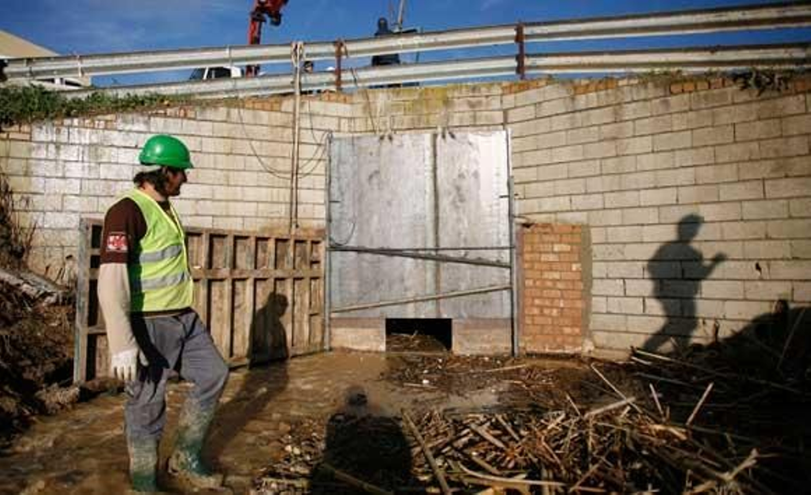 Écija acelera la construcción de tres diques sobre el Argamasilla ante la amenaza de lluvias