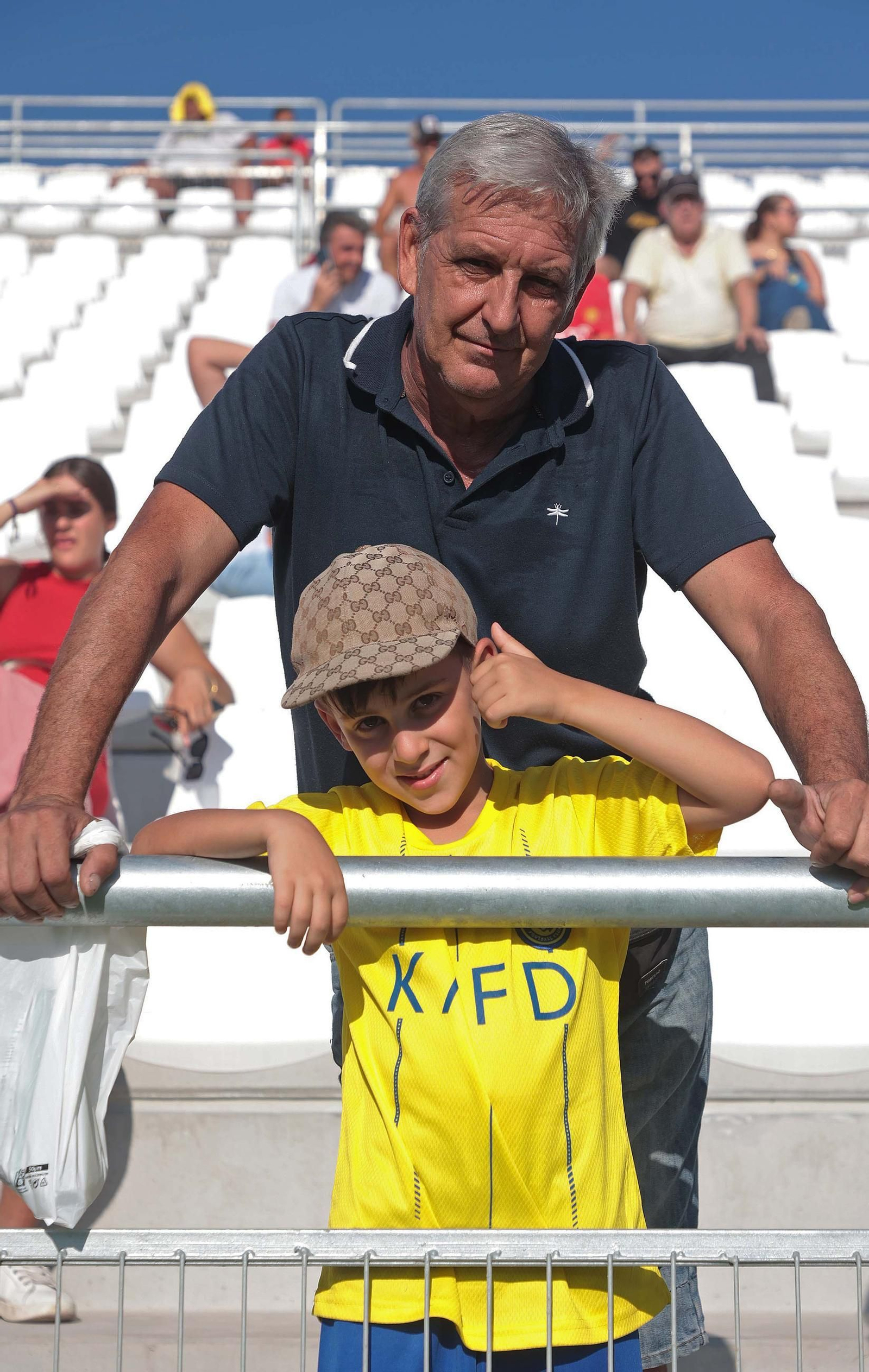 Búscate durante el Granada - Al Nassr en el Ciudad de La Línea