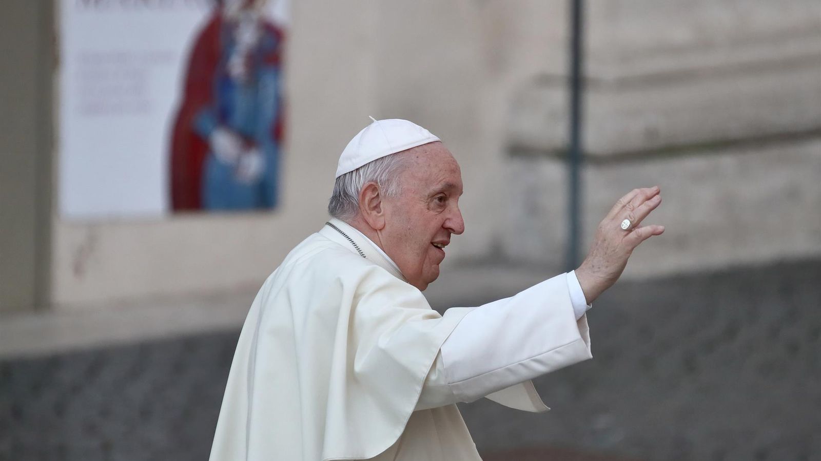 El Papa a su llegada a un acto en el Vaticano
