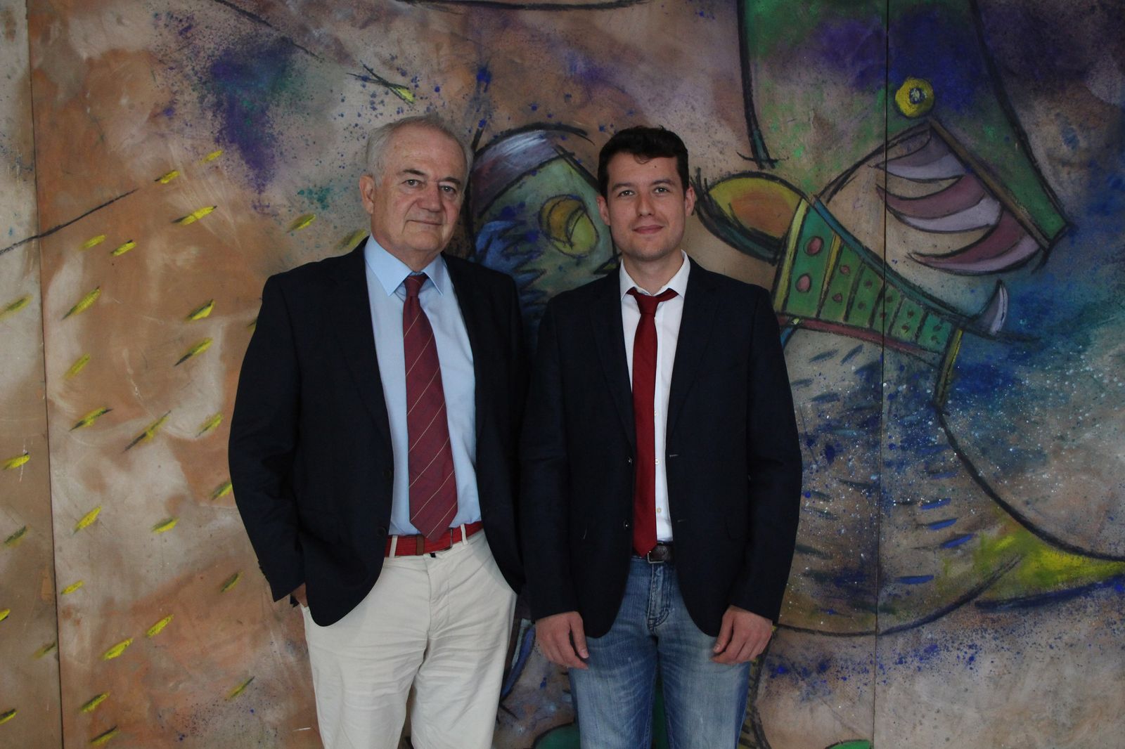 Pedro García Haro, a la derecha de la foto, junto al director de su tesis doctoral, Pedro Ollero de Castro.