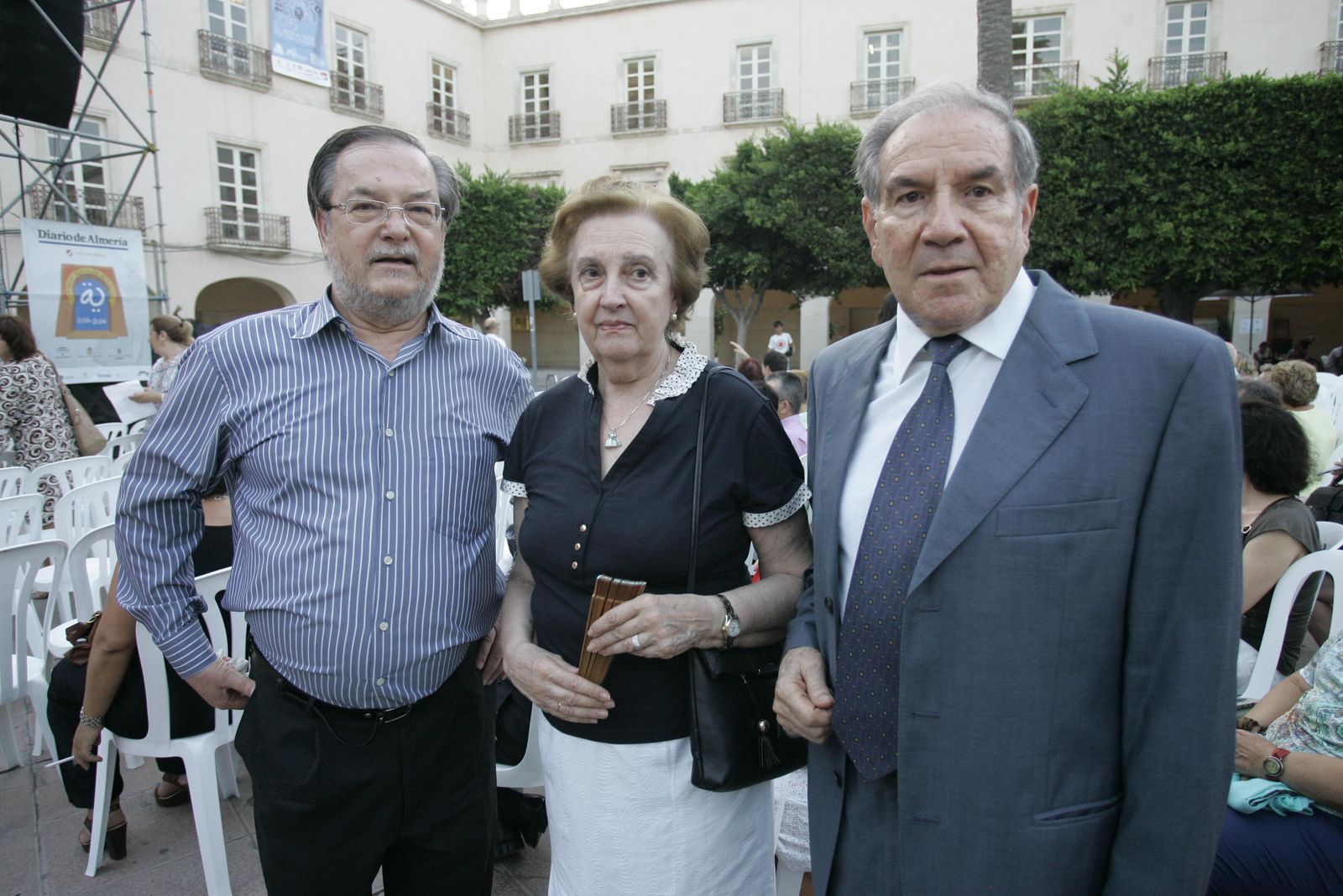 Antonio Sevillano, historiador, Amalia Cuadra, hija del violinista Antonio Cuadra, y José Ramos Santander.