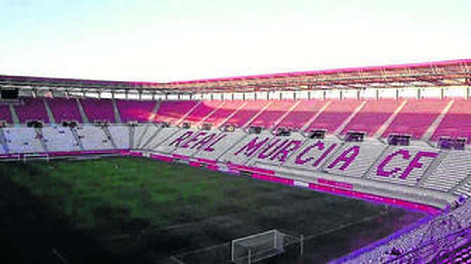 Imagen interior del espectacular campo Nueva Condomina, que el Cádiz visitará en sus dos competiciones.