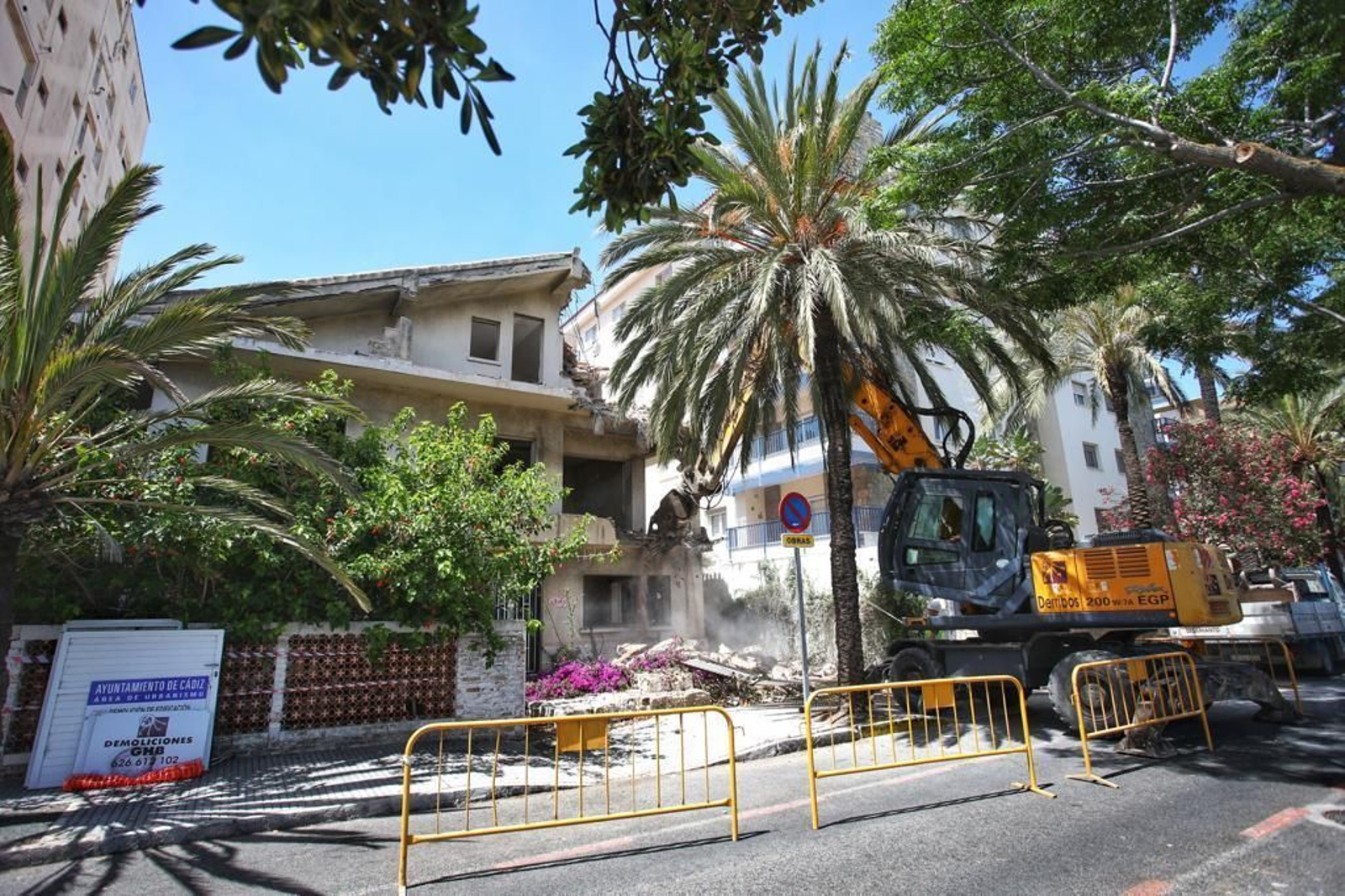 El chalé en pleno derribo.