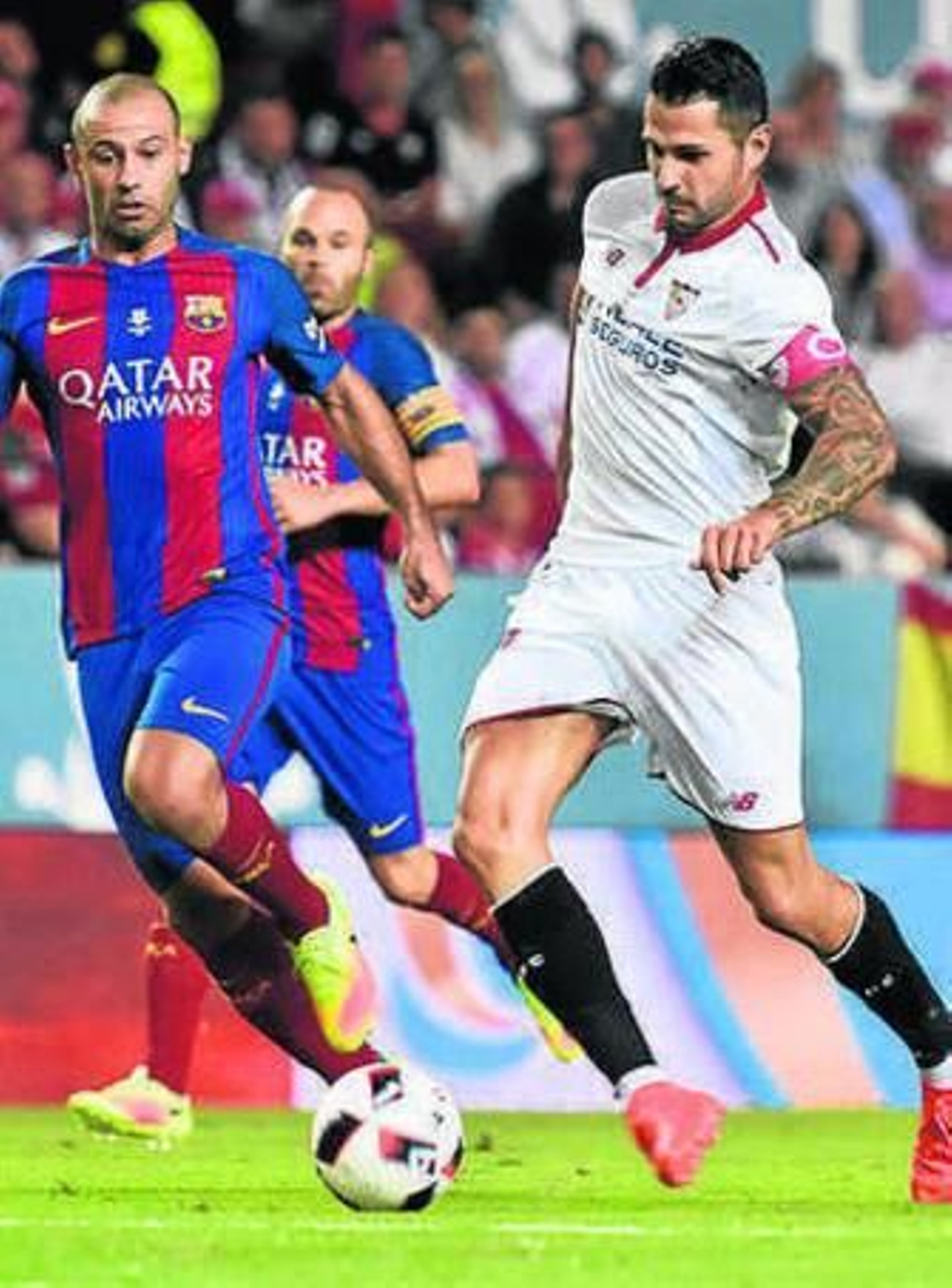 Vitolo y Mascherano.