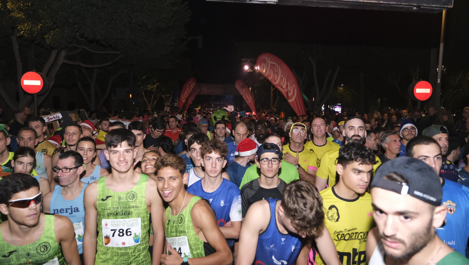 Imágenes de la XIV edición de la San Silvestre de Almería