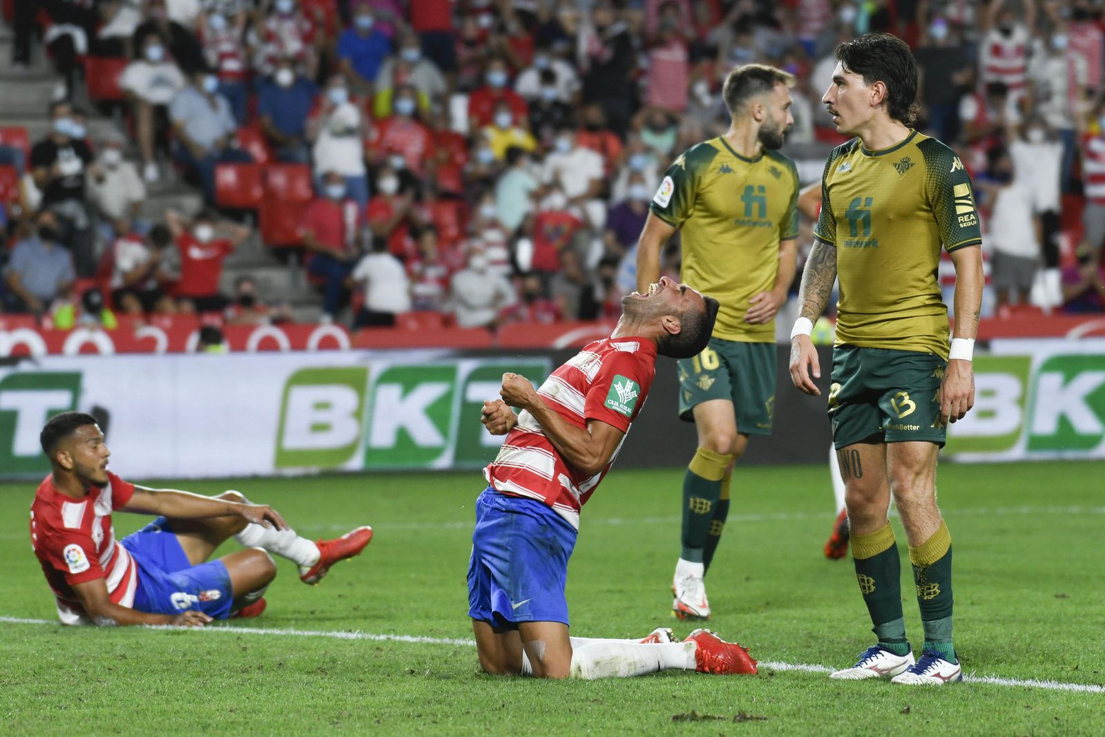 Montoro se lamenta tras errar una clara ocasión en la primera mitad.