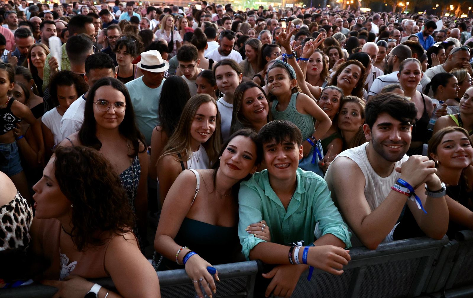 Búscate en las fotos del concierto de Antoñito Molina en Sevilla