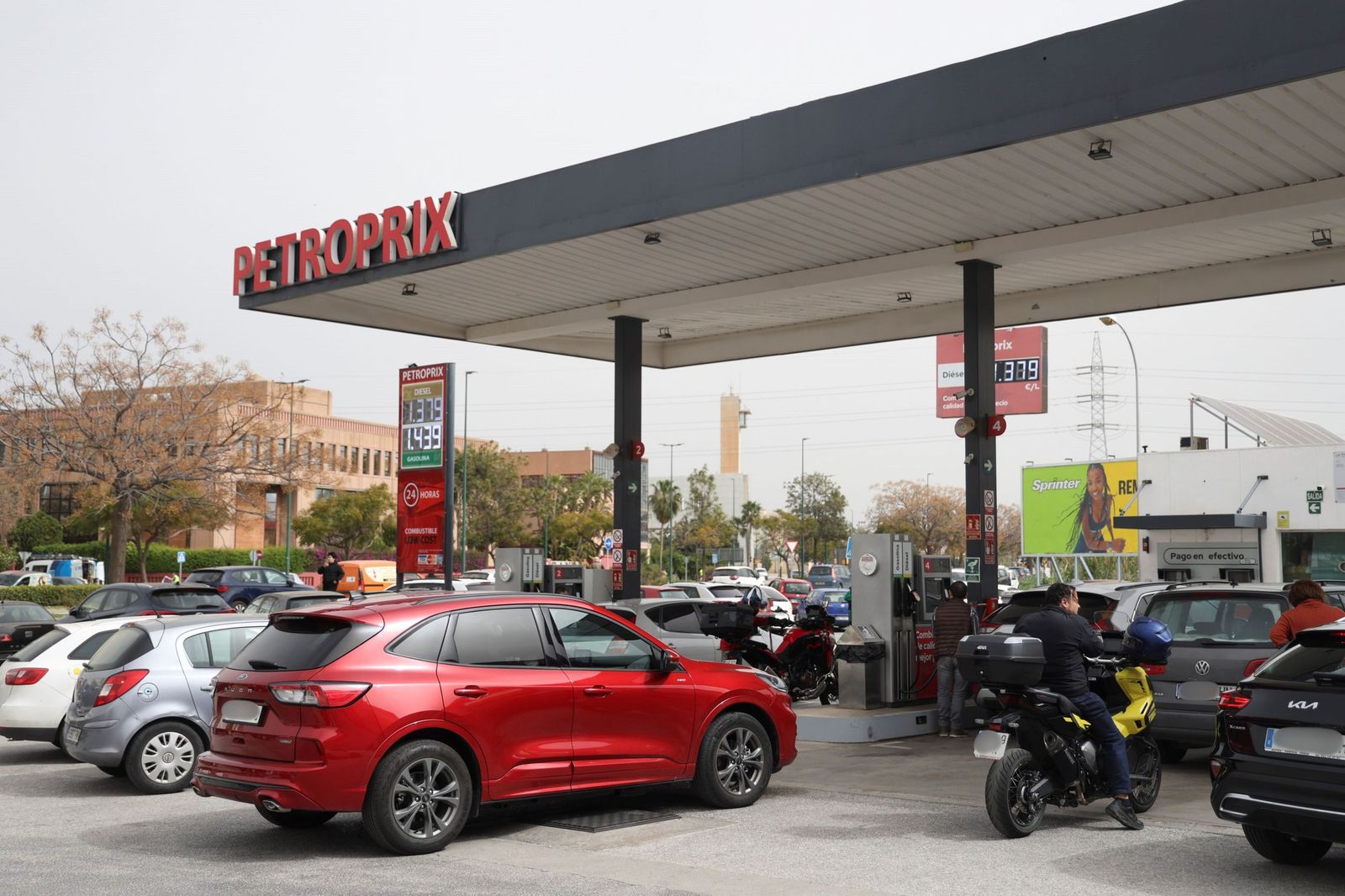 Una gasolinera en Málaga capital.