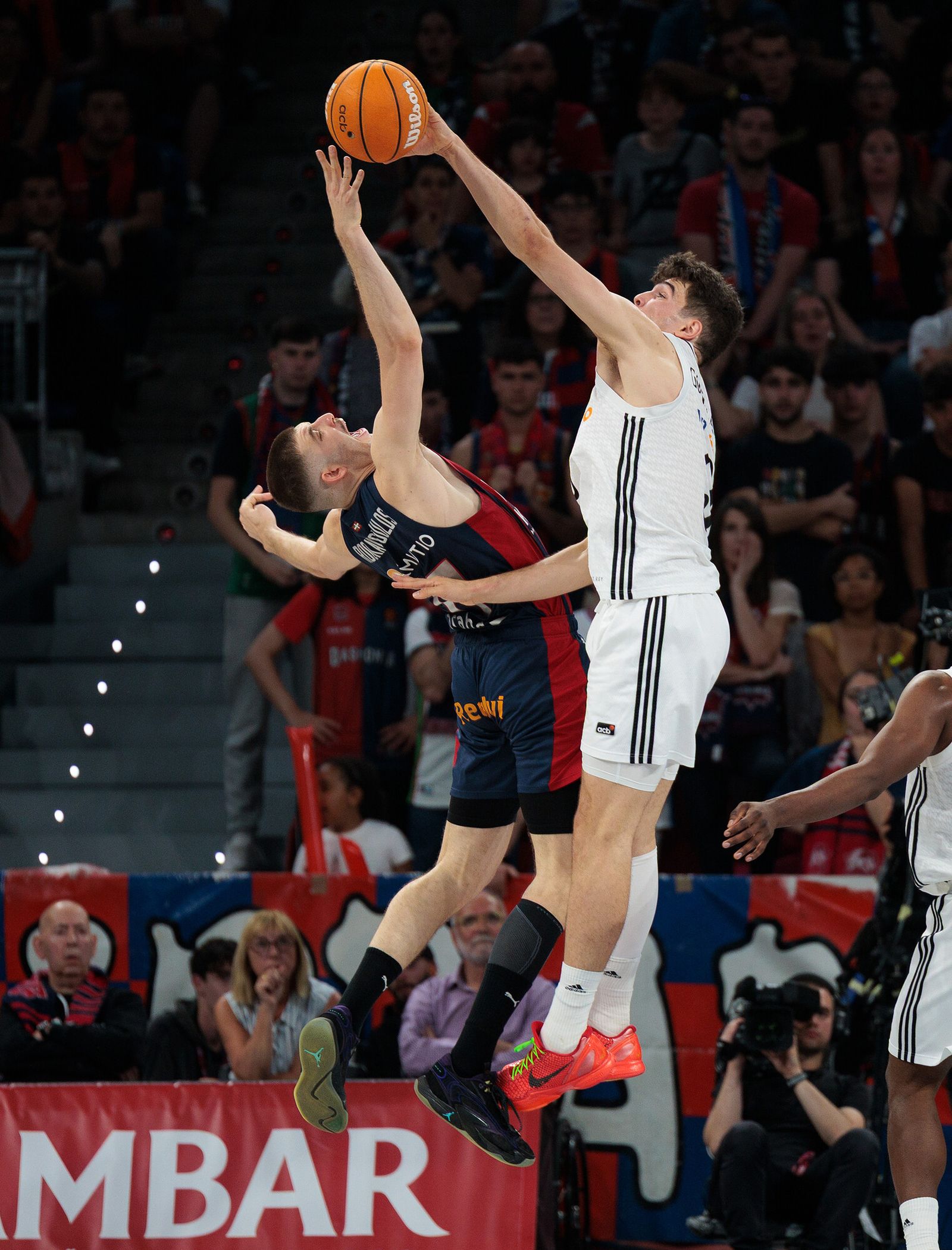 El Madrid tumba al Baskonia y espera a Unicaja o Barcelona en semifinales
