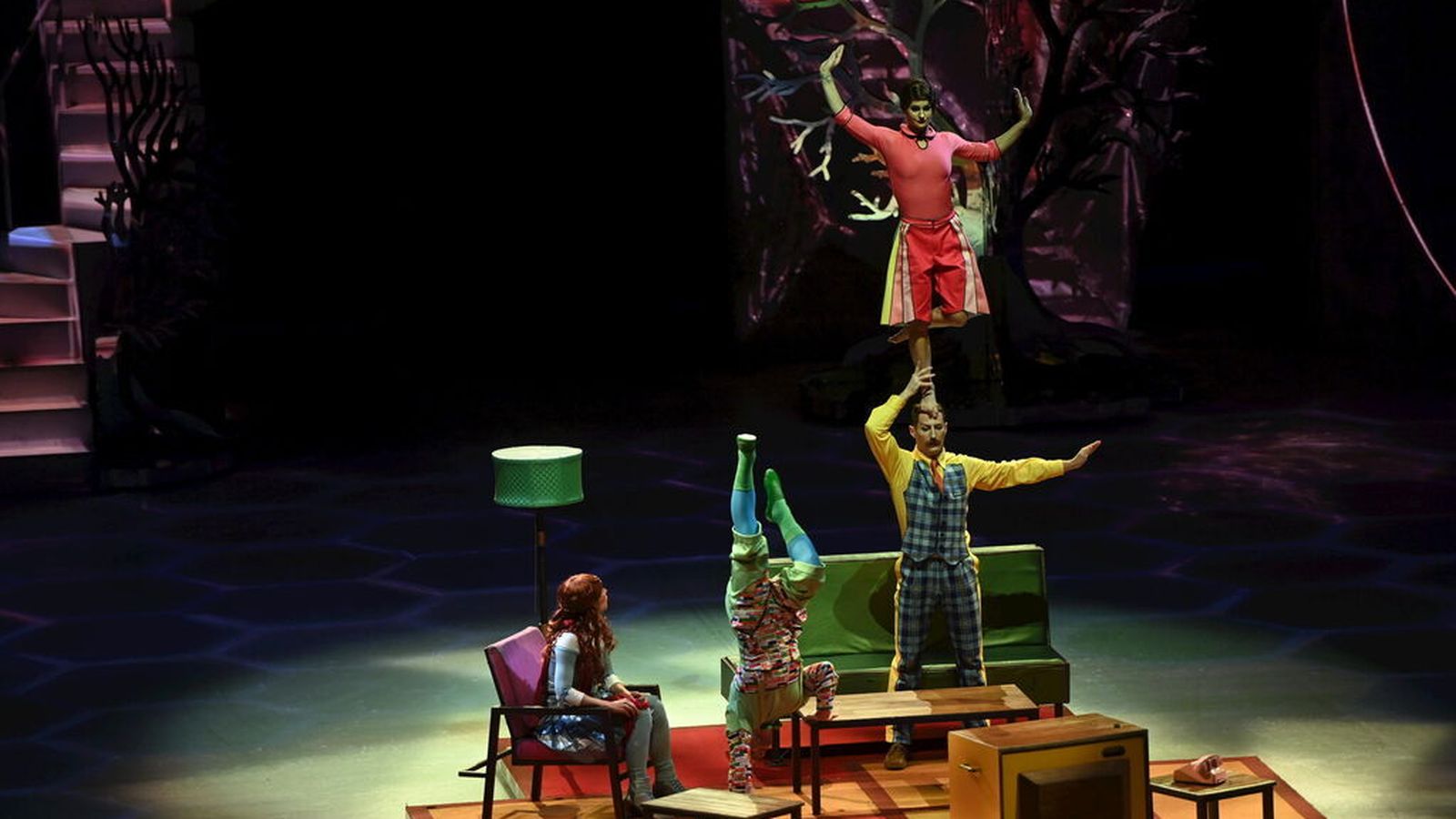 Equilibrismos del nuevo espectáculo del Circo del Sol.