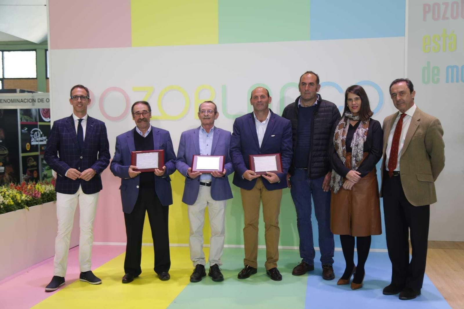 Foto de familia de la entrega de premios de Confevap.