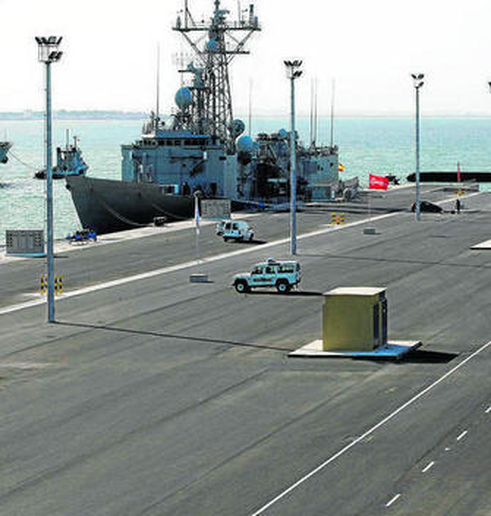 Ampliación de un muelle en la Base de Rota.