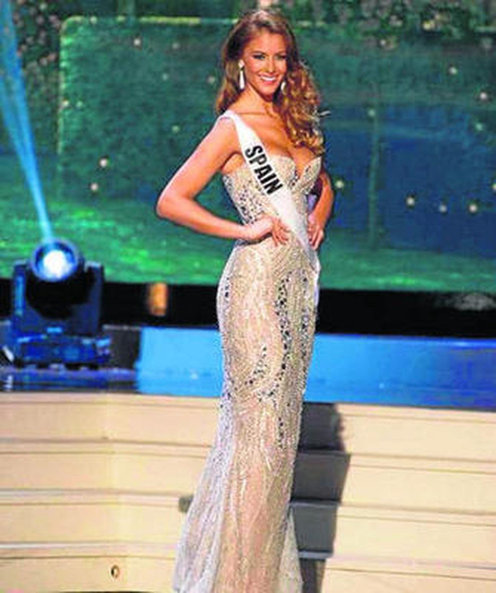 Bonito vestido de noche diseñado por Pablo Lanzarote.