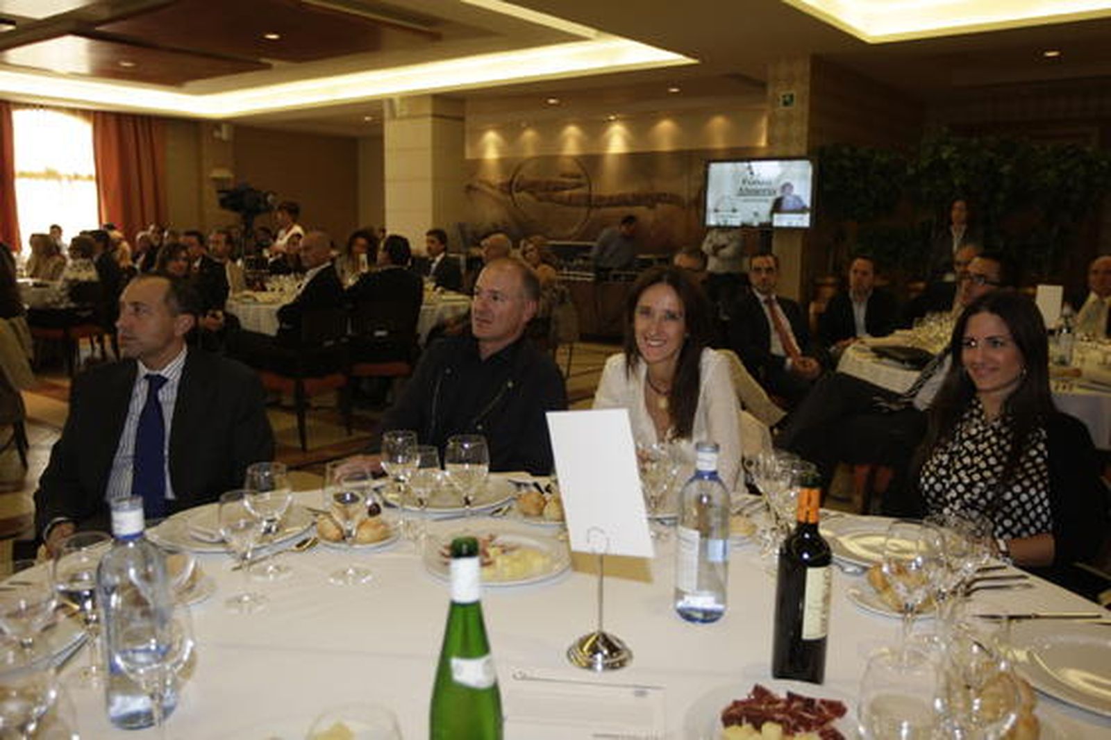 Juan José Luque, director territorial de Acuamed, y los concejales socialistas en el Ayuntamiento de Almería: Joaquín Jiménez, Déborah Serón e Inés Plaza.  

Foto: Fran Leonardo