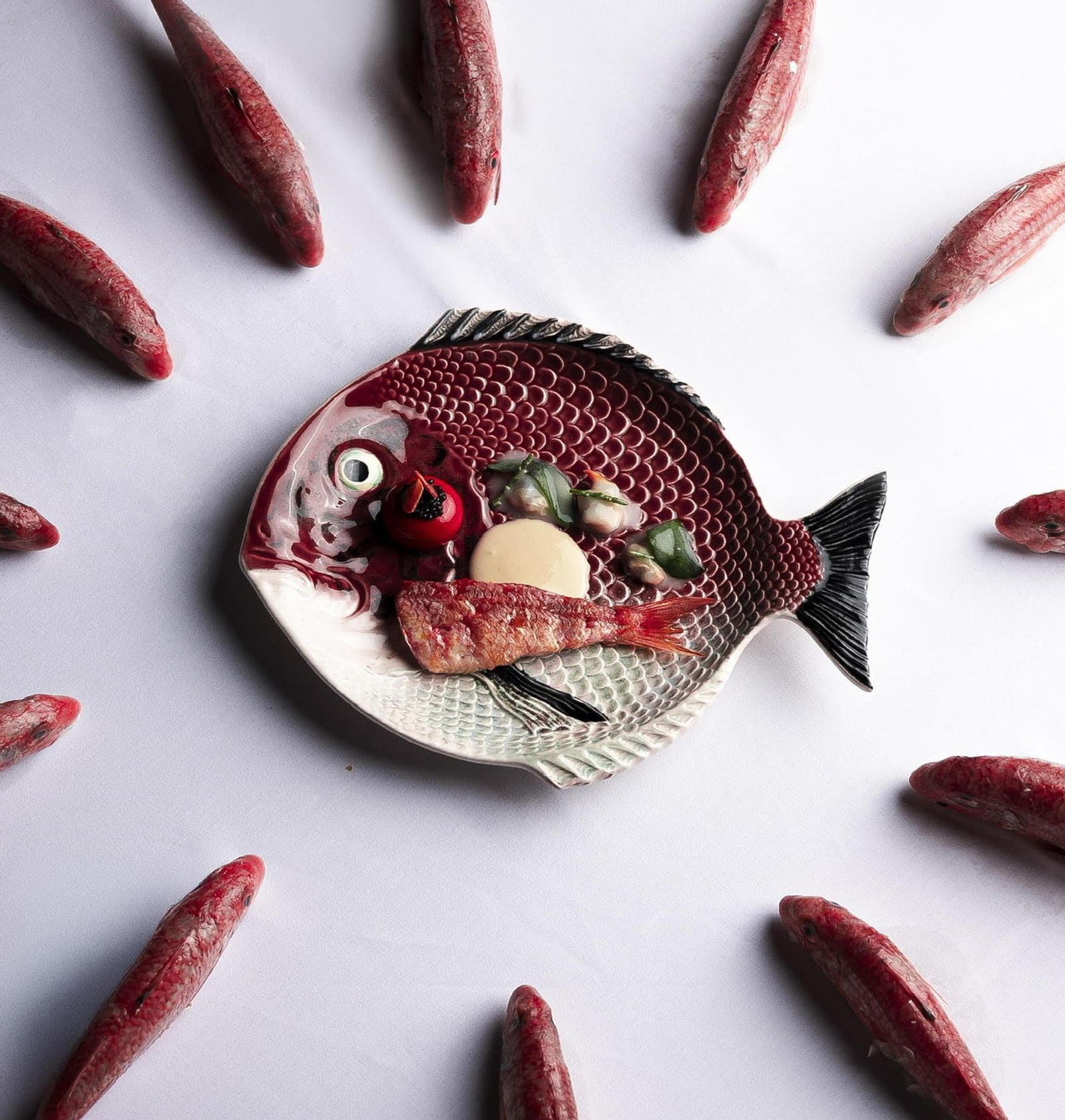 Salmonete con salsa de limón a la barbacoa y ahumado