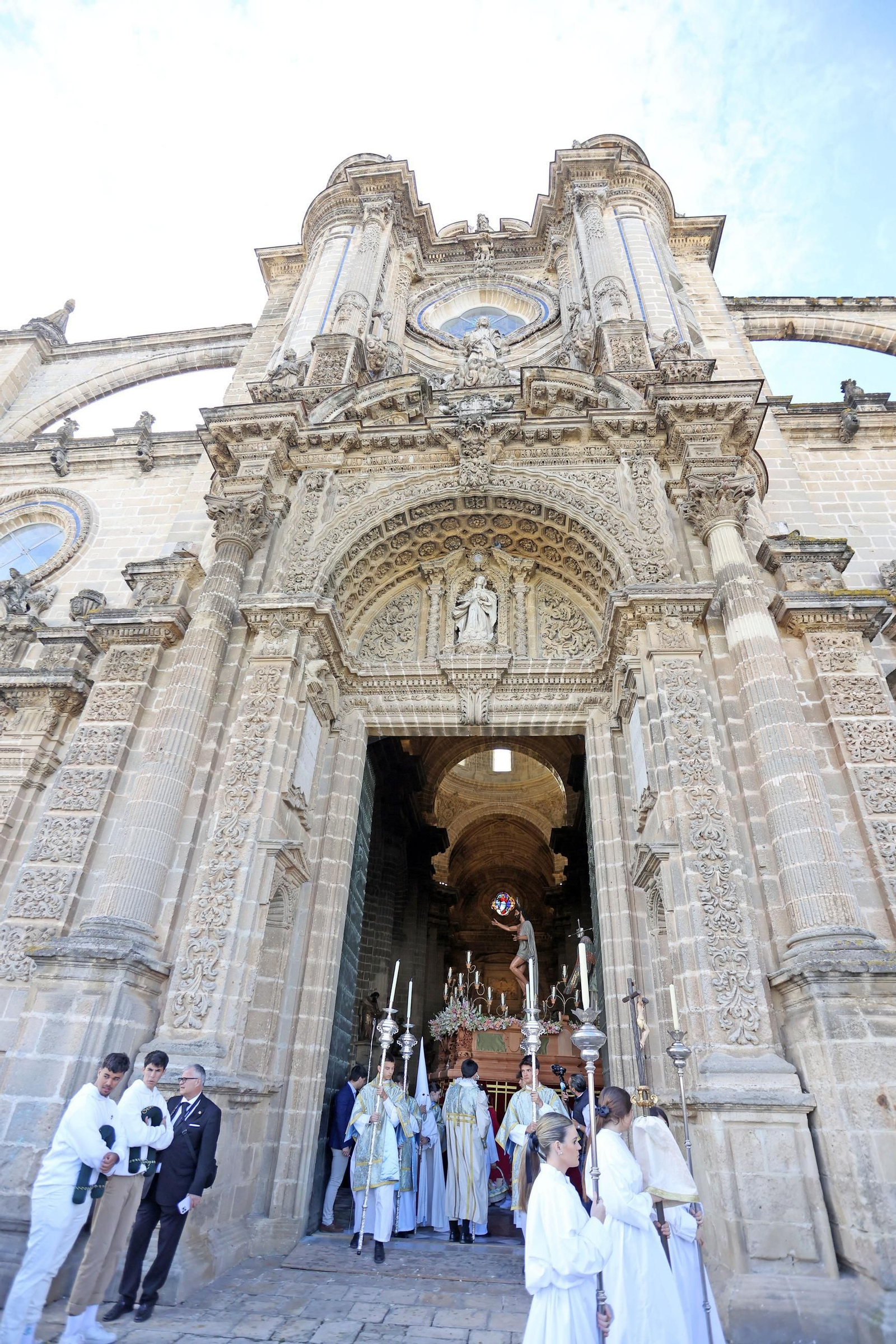 Imágenes de la Hermandad del Resucitado en el Domingo de Resurrección de Jerez 2025