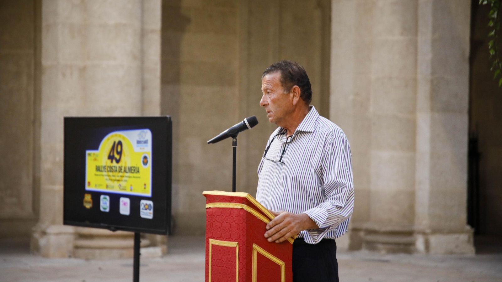El presidente del Automóvil Club de Almería, José Manuel López Collado, durante su intervención en la presentación.