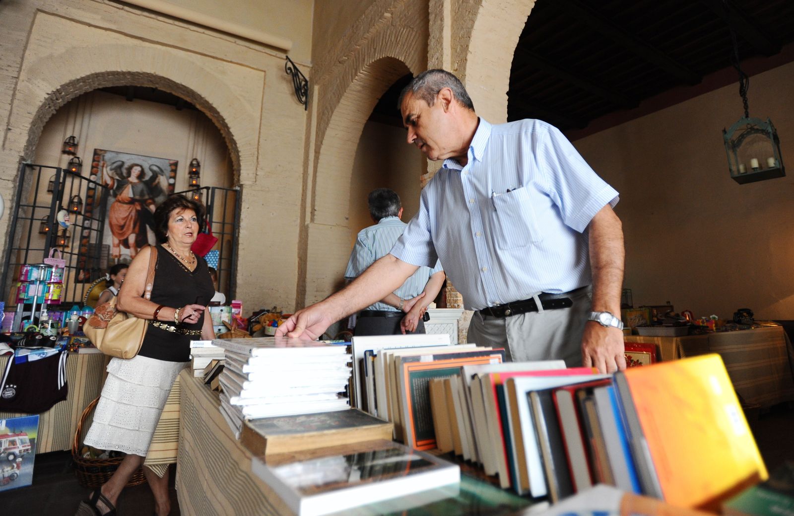 Mercadillo solidario de Madre Coraje.