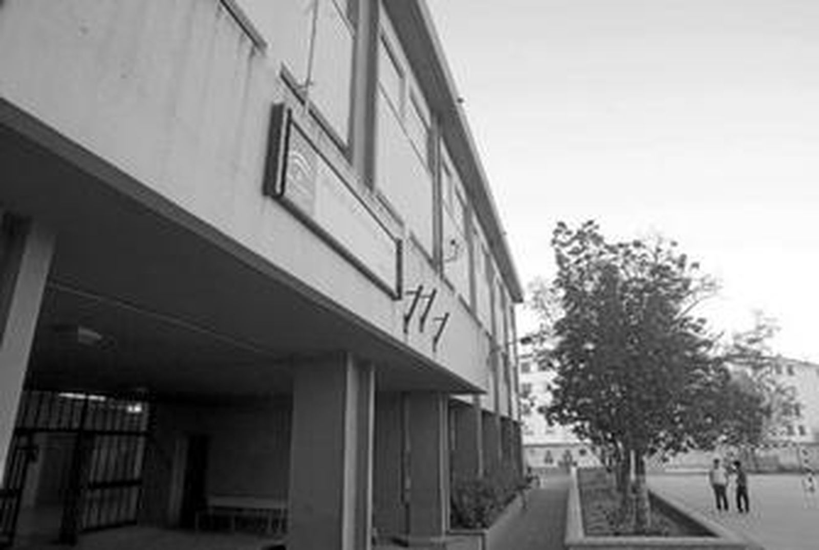 La entrada del colegio Tartessos, ayer.